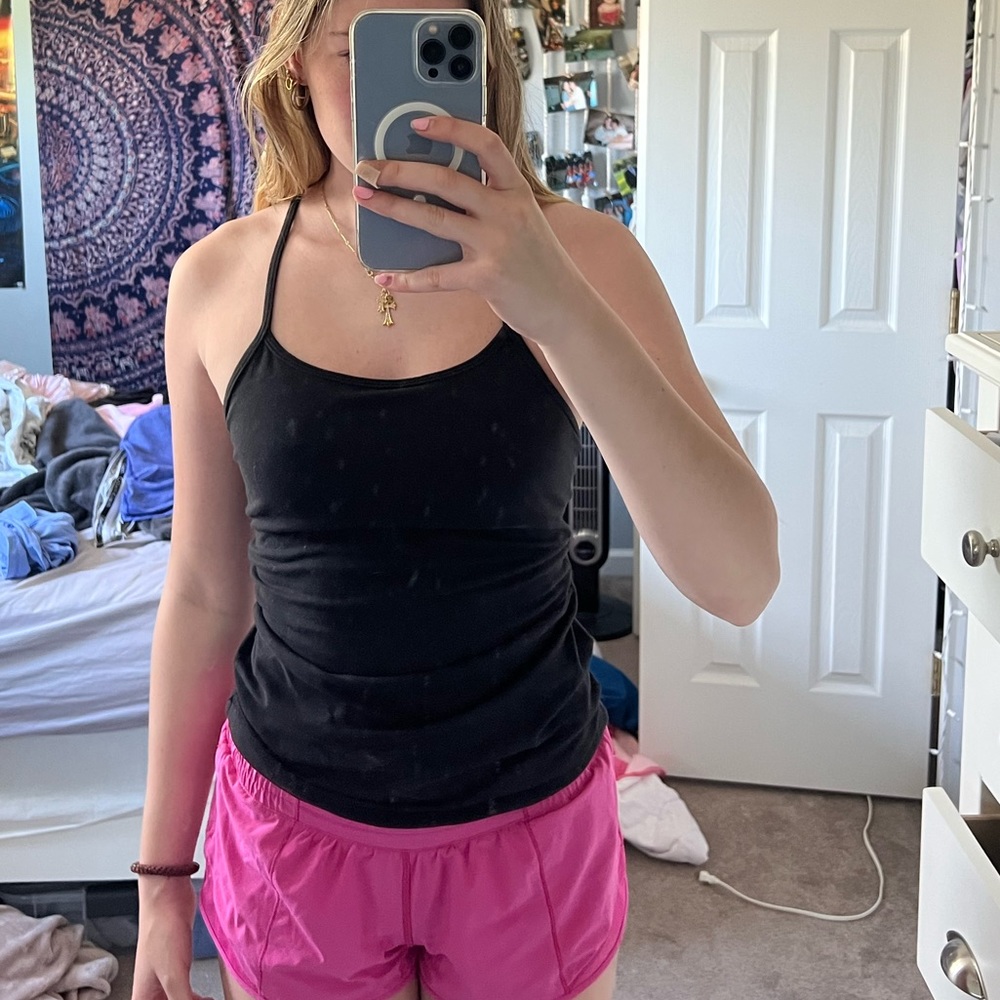 Lululemon size 6 tank, built in padding. padding included